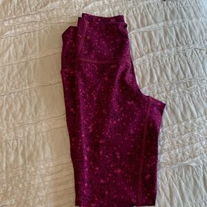 Lululemon leggings 25” inseam. Excellent condition